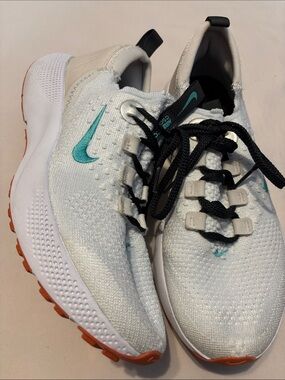 Nike Escape Run Flyknit Running Platinum Tint Size 11